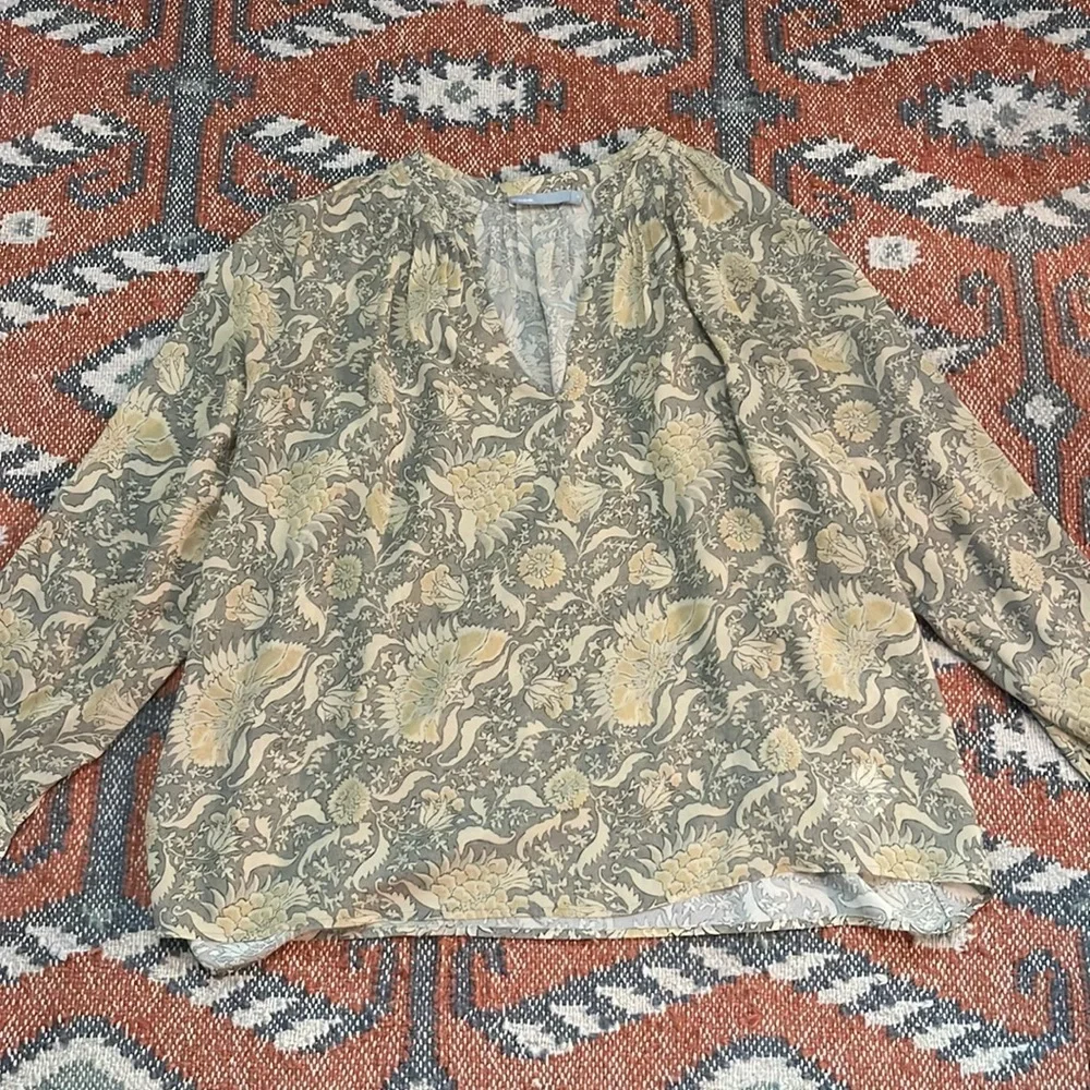 Vince Gray Tan Floral Print Vintage Style100% Silk Blouse XS